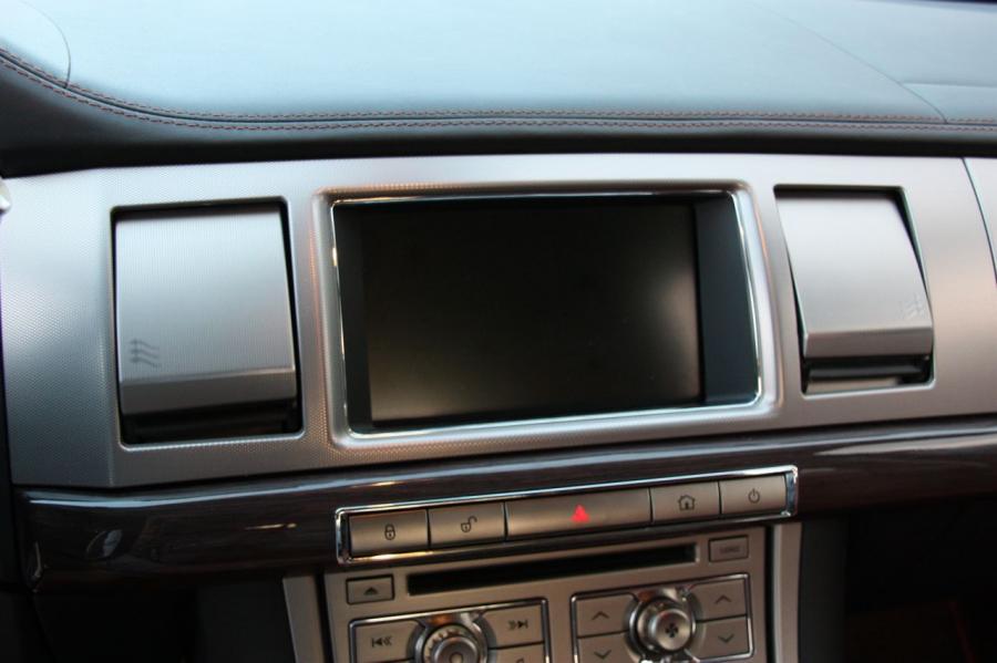  Jaguar XF Supercharged 2009 года  (фото 15 из 44)